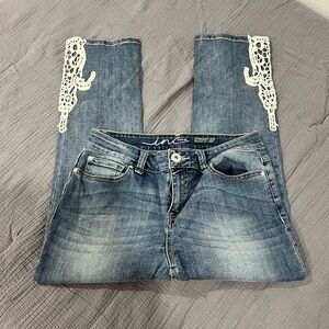 Women’s Inc. capris